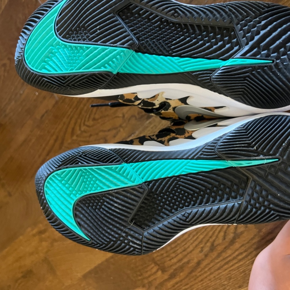 👟 Nike Leopard Print Sneakers - Picture 2 of 4